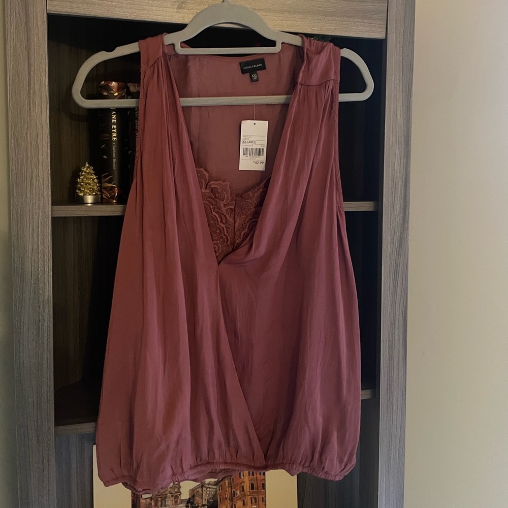 BRAND NEW BUCKLE BLACK TOP WITH TAGS